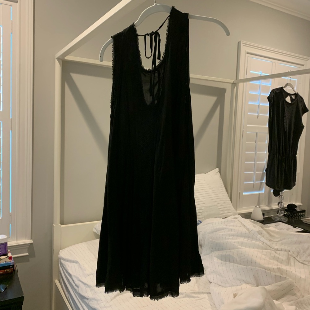 URBAN OUTFITTERS BLACK SUNDRESS WITH TIE BACK